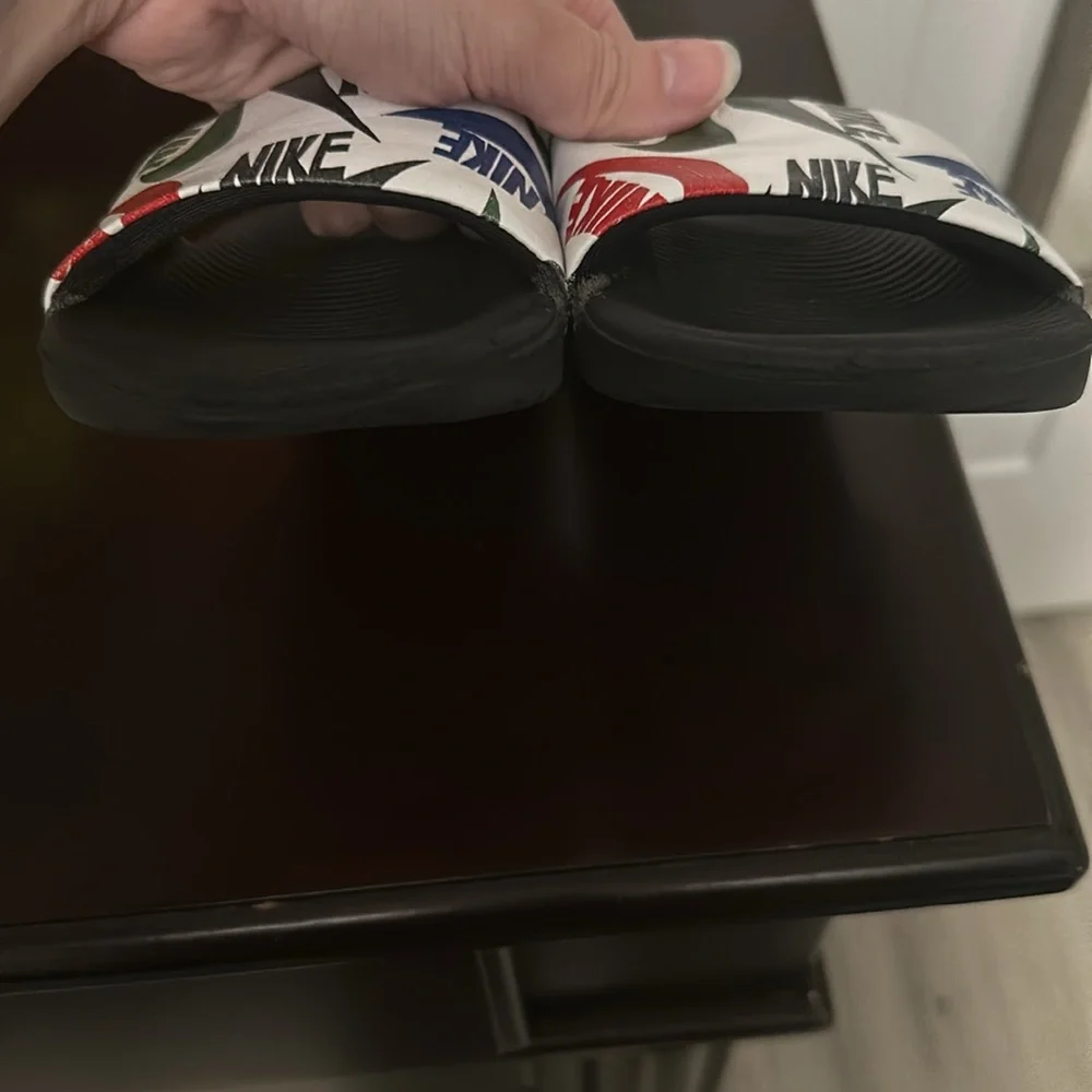Nike black white/multiple colored slides size 2Y!